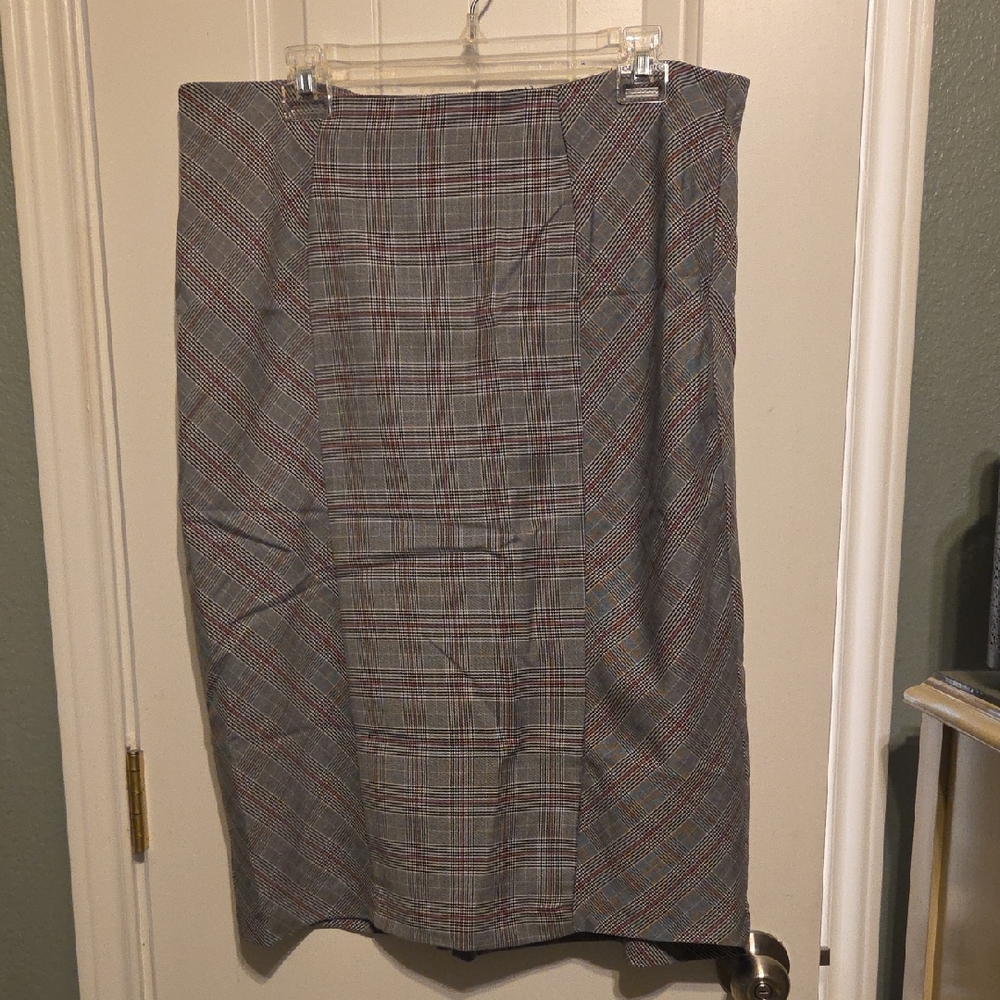 7th Avenue New York & Company Plaid Gray Skirt